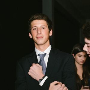 Meet your Posher, Zach